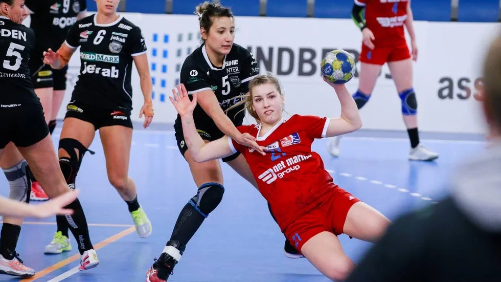 Julie Soulard hoppas och kämpar för att Boden Handboll håller sig kvar i SHE. Om laget skulle åka ur så ser hon ut att lämna klubben.