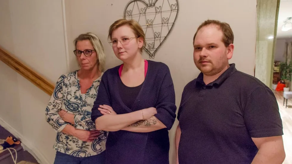 AnnCharlott Larsson, Hanna Wennström och Mattias Wennström är oroliga för sina barn som går i Hakkas skola.