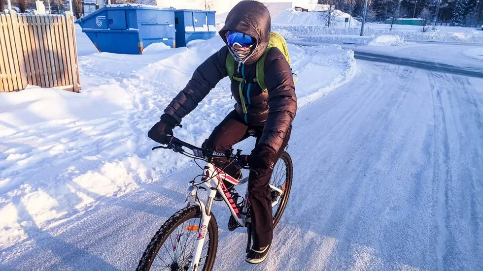 Anna Olovsson cyklar till jobbet på Storheden.