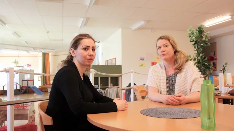 Jina Afram och Sara Storfors som jobbar på Pluto tycker att verksamheten viktig och hoppas på en förlängning.