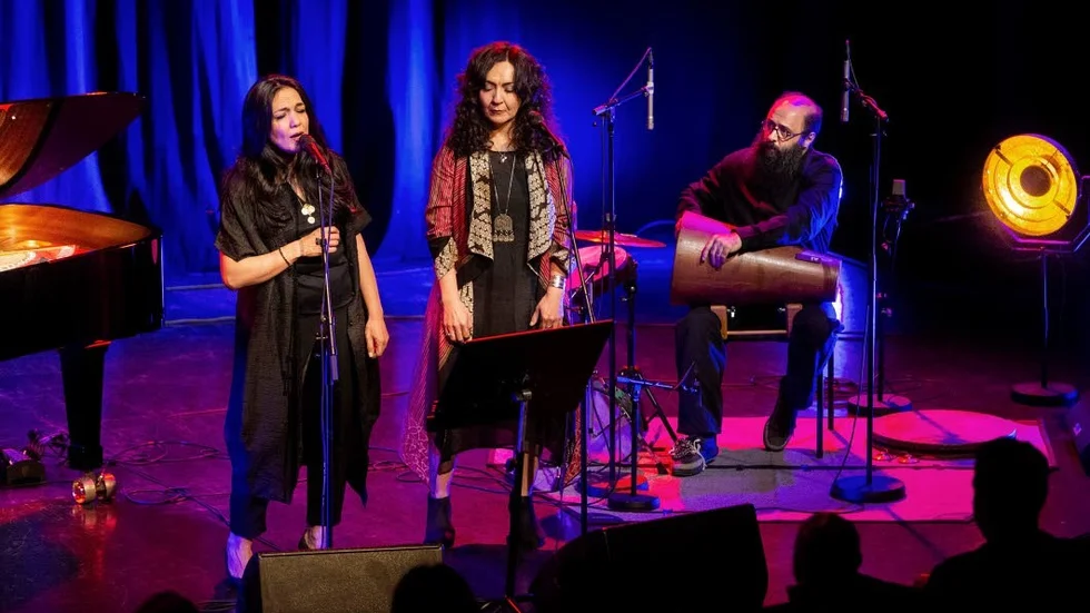Mahsa & Marjan Vahdat med slagverkaren Shervin Mohajer bjöd på en både känslosam och dramatisk konsert.