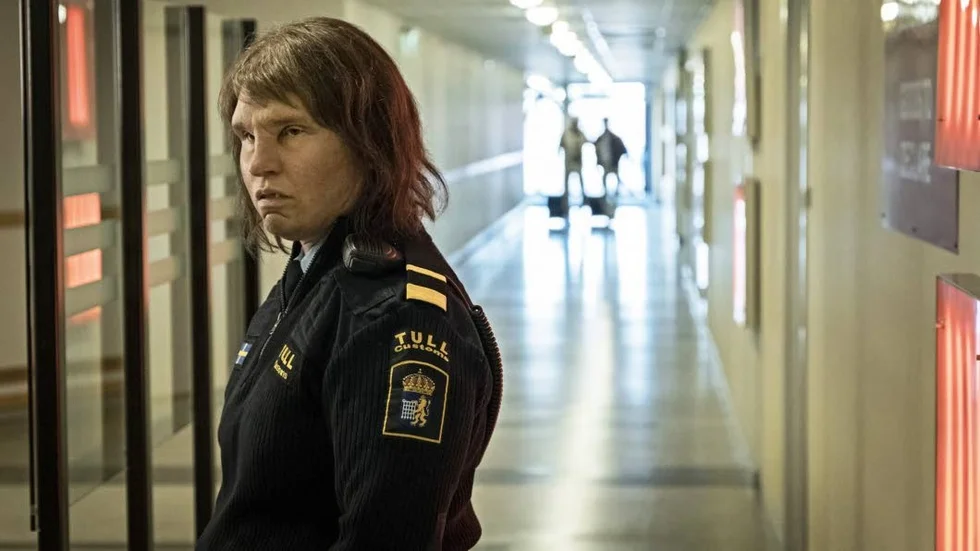Med en mask som tar fyra timmar att lägga och 18 kilo tyngre går det knappt att känna igen skådespelaren Eva 
Melander i filmen ”Gräns”.