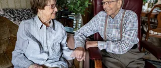 Gifta i 75 år – längtar efter varandra