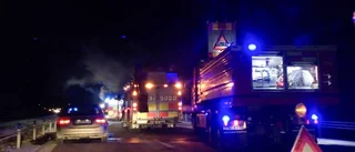 Brand i lastbilssläp på E4