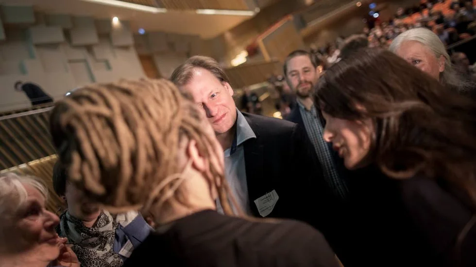 Kritiska. Carl Schlyter och Jabar Amin är två framstående namn som sågar sitt parti efter kolaffären.