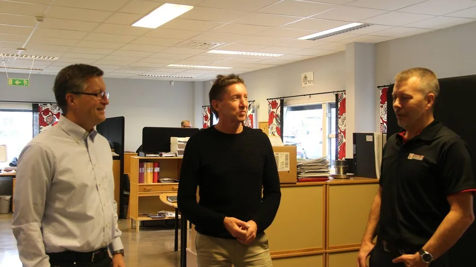 Vd Mikael Jansson tillsammans med medarbetarna Örjan Unnerstedt, produktansvarig, och Patrik Almström i dotterbolaget Tryckluftspecialisten gläds över att företagets utveckling ser stabil ut.