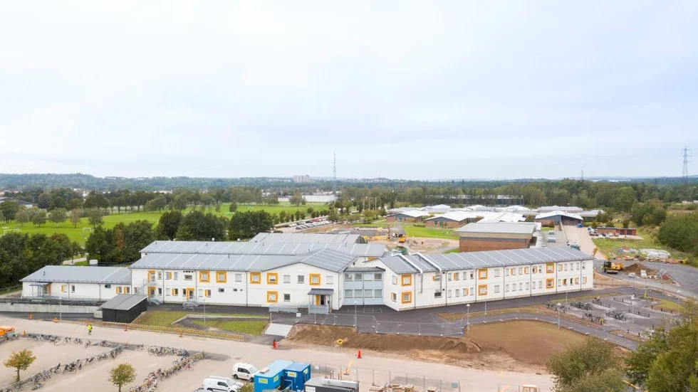 Modulskolan i Gottsunda kommer, om bygglovet går igenom, att likna Klaraskolan i Halmstad, byggd av samma leverantör. Skolan i Gottsunda kommer dock att bli mindre samt L-formad.