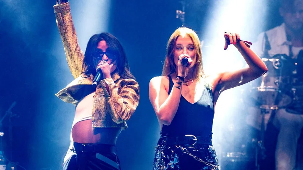 En festival är en festival är en festival? Nja, inte 2018. Här Icona Pop på Queens of pop i Botaniska trädgården.