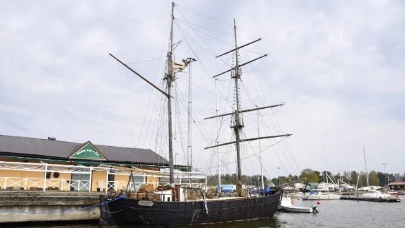 Brigantinen Wetsera i Östhammars hamn