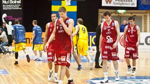 För andra året i rad visar Uppsala Basket upp ett dystert bokslut. Nu tvingas klubben till att lägga om strategin.