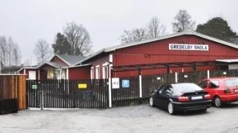 Gredelbyskolan i Knivsta saknar snart bygglov.