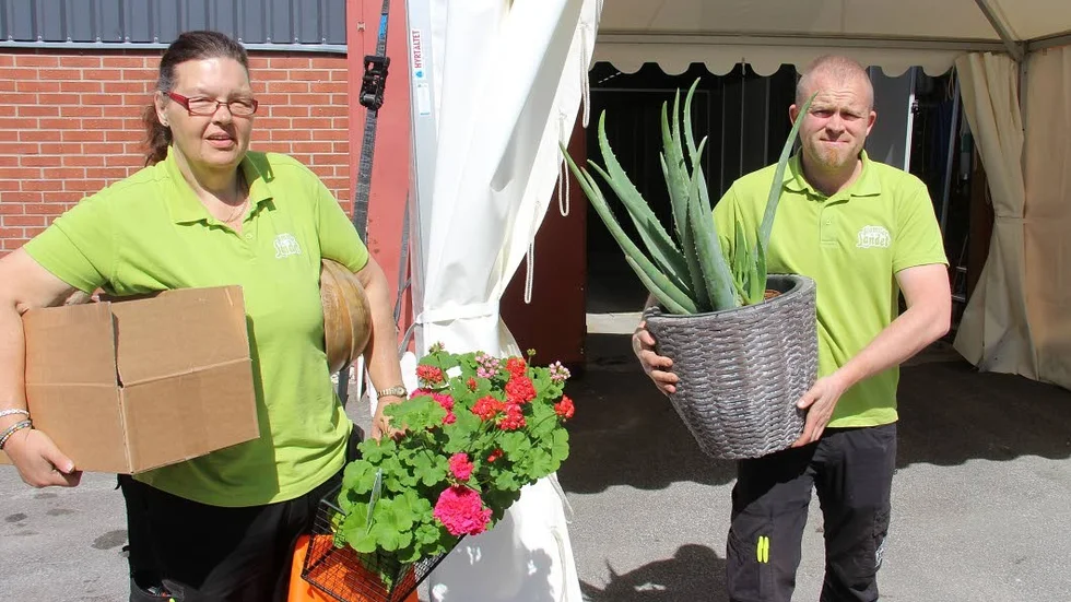 Blomsterlandet från Enköping var en av utställarna på Håbomässan 2019. Butikschef Andreas Engström och bitr butikschef Carina Wickholm laddade med växter.
