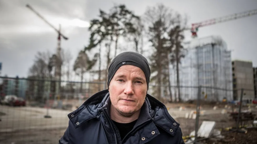 Tobias Smedberg (V) är kritisk och anser att Gottsunda centrum inte ska säljas.