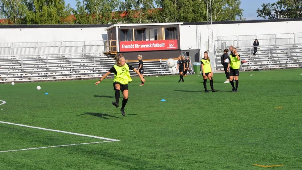 Korhonen i en avslutsövning under den matchförberedande träningen.