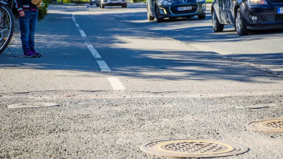 "Sannolikt den absolut sämsta asfalteringen i Uppsala", skriver en av dem som felanmält återställningen efter ett arbete med avloppsledningen på Norbyvägen.