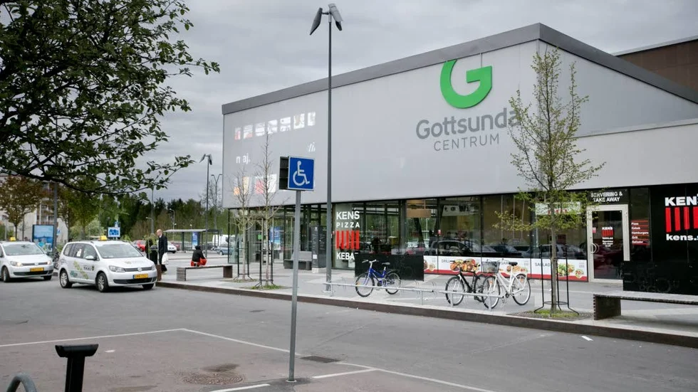 Staten borde äga både Gottsunda centrum och hyresfastigheterna där, skriver Ronny Jönsson.