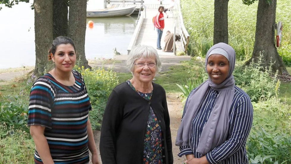 Arbetsledaren Ahelam Gateaa, Maud Sundquist, verksamhetsansvarig för HSO och, Mariama Afrah som har kommunalt sommarjobb vid Sommarro.