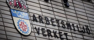 Stenar rasade över anställd