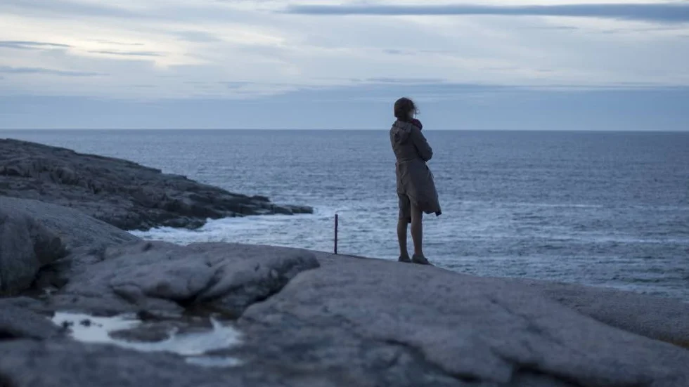 Lilya (Elena Lyadova) i en av många  lika tragiska som vackra filmscener i "Leviatan".