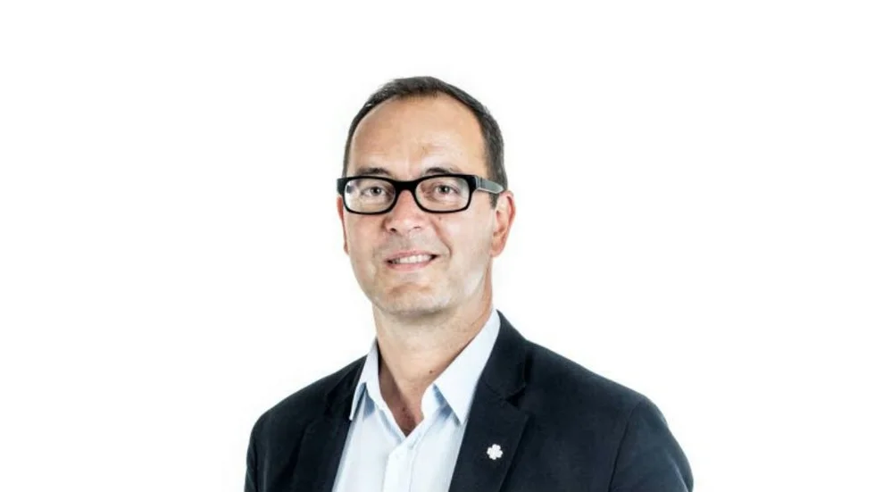 Stefan Hanna (C)