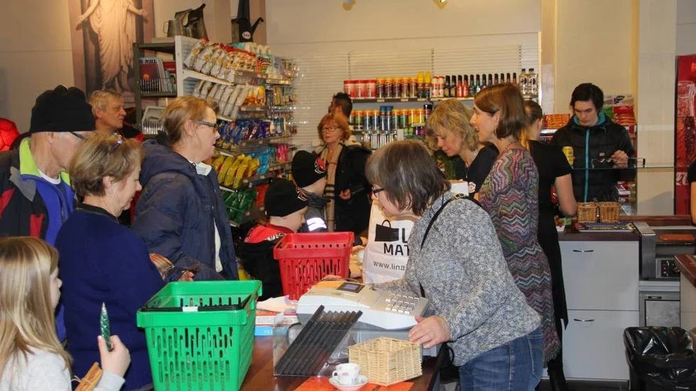 Kommersen var i full gång under Öppen hands invigningsdag. Foto: Peter Frisberg