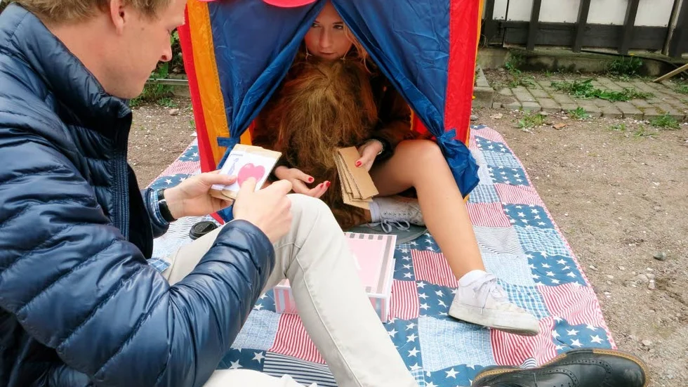 Cirkus är temat hos en annan grupp tävlingsdeltagare. "Skäggiga damen" gestaltas här av Linn Nordin som spår Karl Leife.