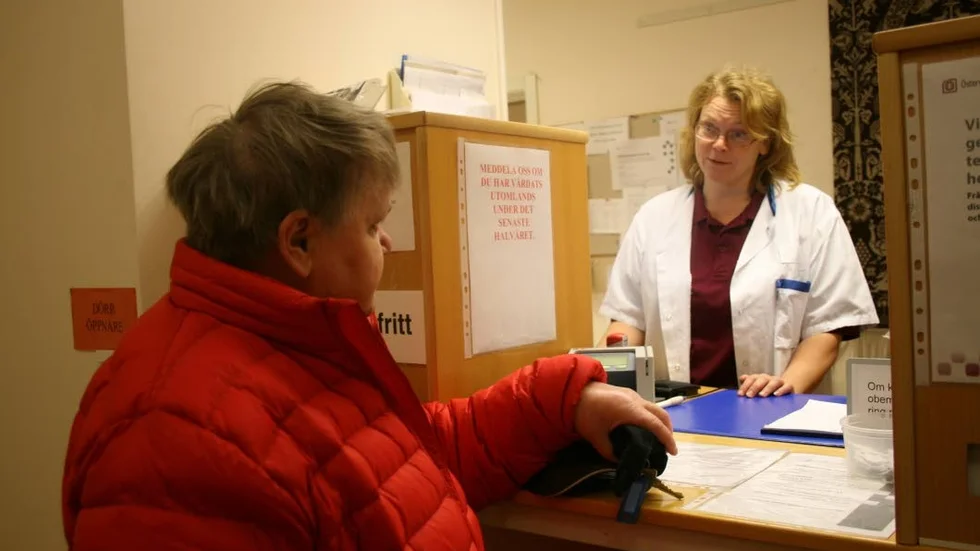 Stor vattenskada. Från i mitten på december kommer Harbobon Maja Valle, 73, och alla andra patienter från norra kommundelen att hänvisas till tillfälliga moduler när de skall anlita vårdcentralens tjänster.