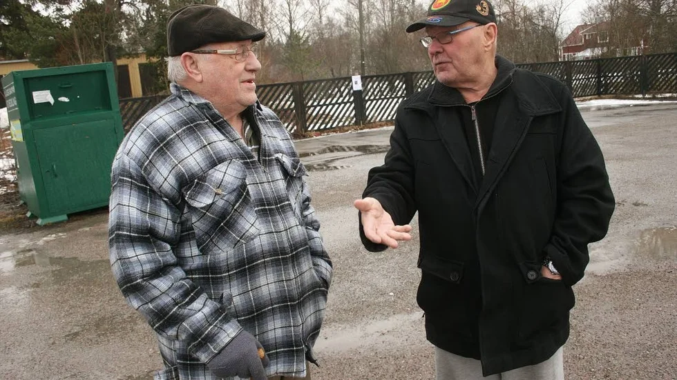 Föreslår tillfällig lösning. Ulrik Andersson (till vänster) och Sven-Olov Olsson föreslår en tillfällig lösning i väntan på att den nya återvinningsstationen står klar i Östervåla.