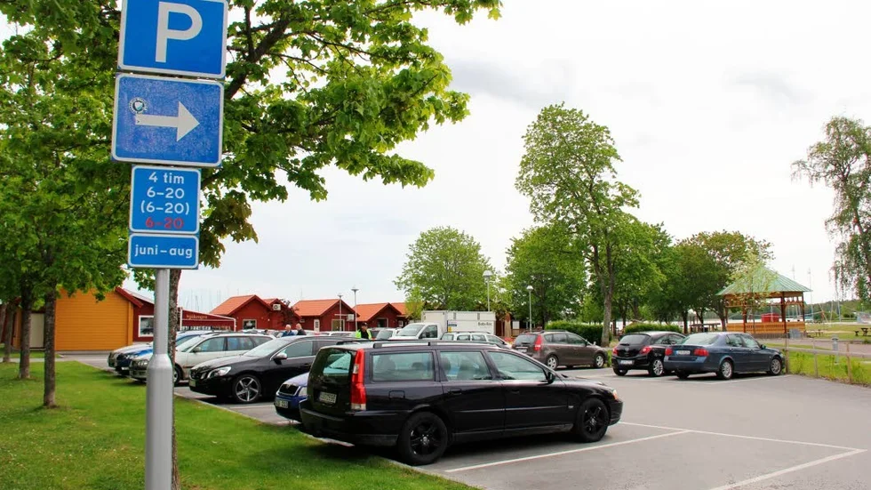 Uppladdning på gång. På parkeringsplatsen vid Sjötorget ska det sättas upp laddstationer för elbilar.  Samma sak gäller vid Södra hamnplan i Öregrund.