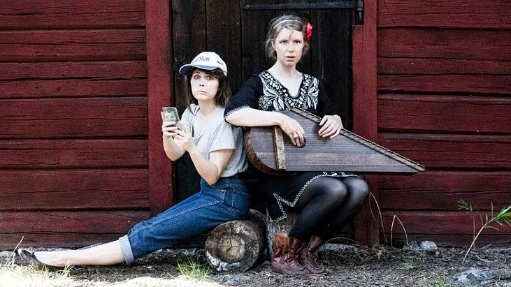 Finlandssvensk duo. Mirja Palo och Charissa Martinkauppi gästspelar  i februari med en föreställning om språk och identitet på Gottsunda dans & teater.