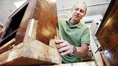 Johan Ekström började specialisera sig på antika möbler av en slump.