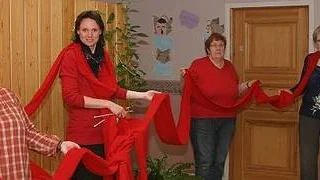 Sandra Andersdotter Lund,  Anneli Larsson, Margaretha Brodin och Alfihld Stjernberg med Tolftas röda tråd, den fem kilometer långa halsduken.