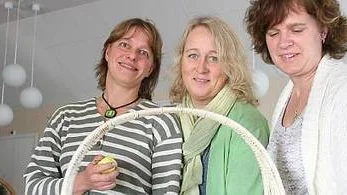 Miljöpartiets Jenny Lundström, kocken och kokboksförfattaren Carola Magnusson och Tierps kommuns kostkonsulent Marianne Hasselberg pratade skol- och äldremat.