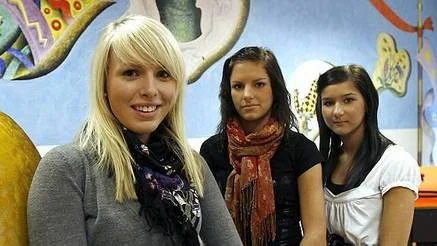 Sofia Torstensson, Linda Johannesson och Elin Sjöström tycker det känna konstigt att behöva flytta.