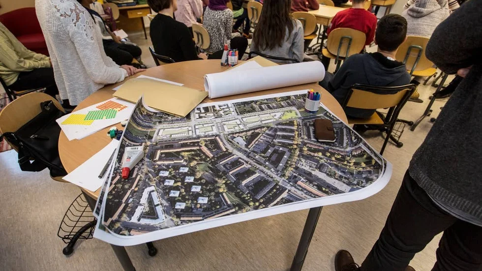Karta över hembygden. Satellitbilde röver Östra Salabacke och Årsta var en viktig del av måndagens workshop i Johannesbäcksskolan.