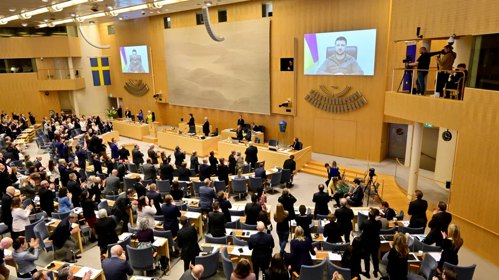 Det blev stående ovationer från de folkvalda i Sveriges riksdag när frihetens just nu starkaste röst talade via länk från Kiev. 