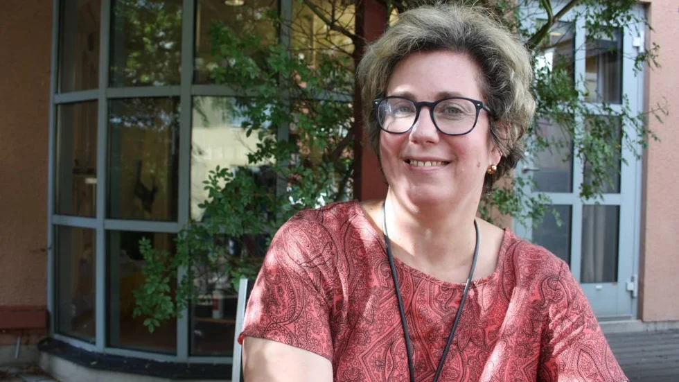 Leder. Francesca Åström är en av tre kantorer som tillsammans med sina barnkörer framför familjemusikalen Luthers ungar vid tre tillfällen i pastoratet. Övriga kantorer är Lisen Brunsberg och Gunnel Bergman.