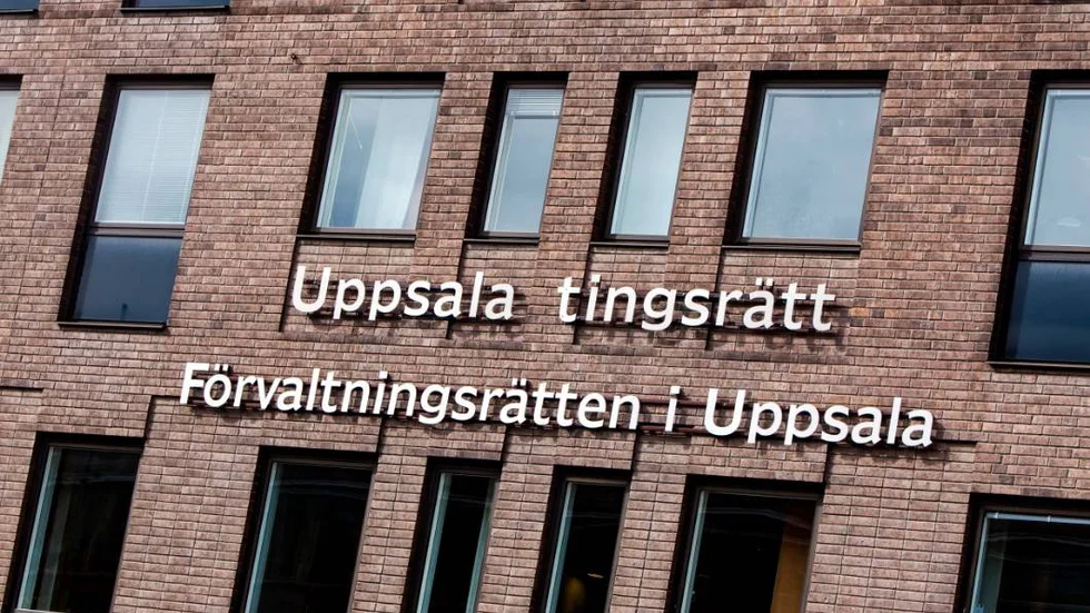 genrebilder:  exteriör Uppsala tingsrätt, Kungsgatan.