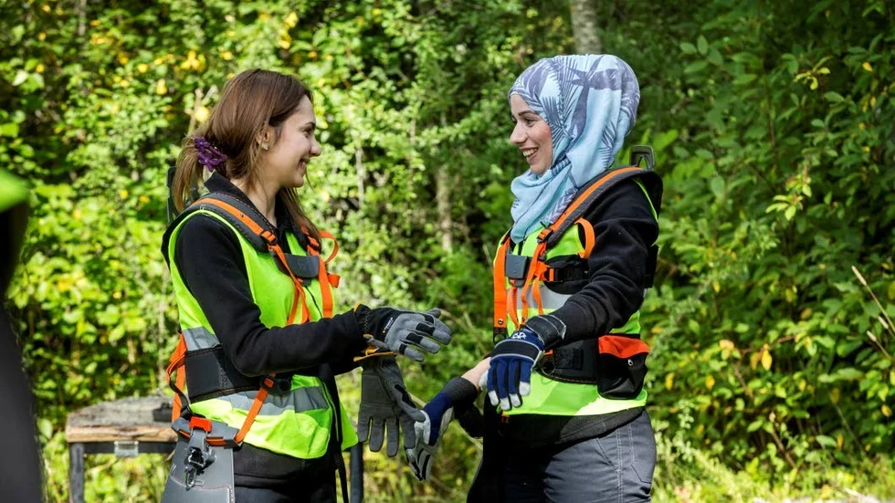 När Lilaf Mohamad och Sara Alamouri började i projektet för snart ett år sedan kunde de knappt någon svenska. Nu pratar de nästan obehindrat.