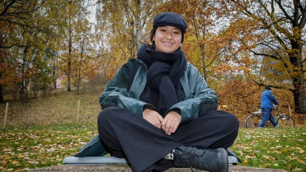 Fel bemötande. Lärarens bemötande fick Louise att känna att hon inte var mer än sin kropp, sina ögon, och sitt hår - inte en elev med ambitioner och drömmar.