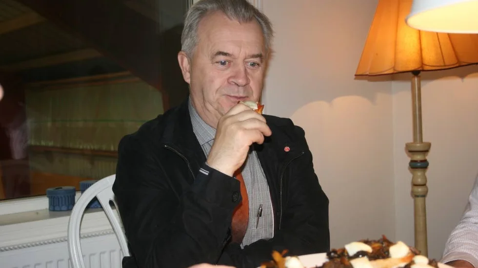 Mozzarrella. En smakbit av gårdens egentillverkade mozzarellaost, gjord på buffelmjölk, ingick i landsbygdsminister Sven-Erik Buchts (S) besök vid Ängsholmens gårdsmejeri i Harbo.