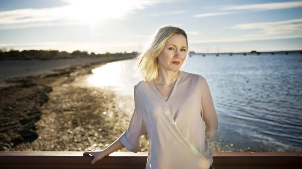 Ester Roxberg skildrar en nybliven mammas identitetskris i sin nya roman "Barnvagsnblues"
