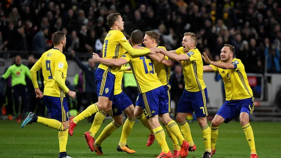 Svenskt jubel efter 1–0-målet mot Italien.