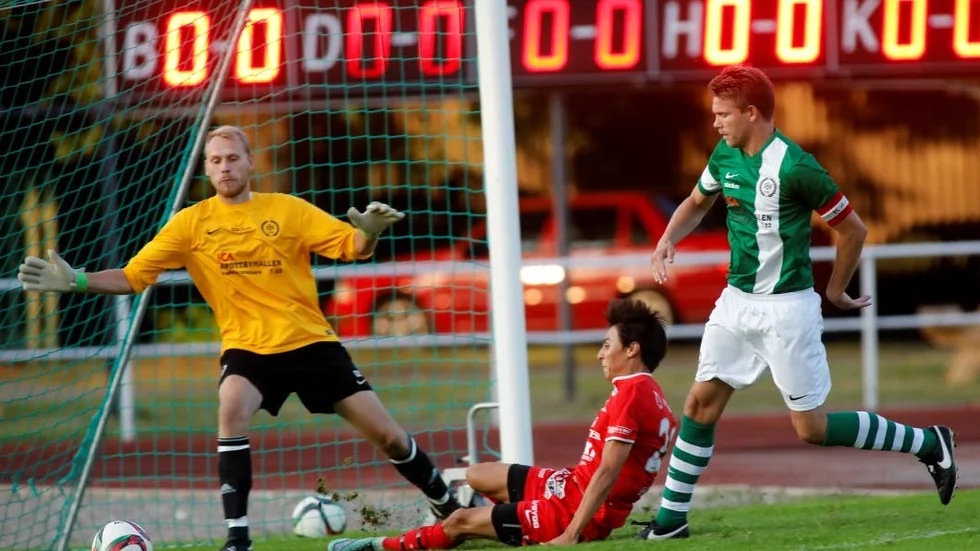 Nära. Mujtaba Nazari var nära att ge EIS ledningen mot Brottby. Men laget föll med 0–2.