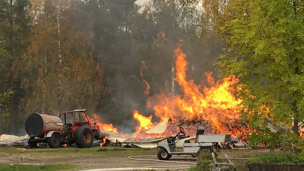 Branden i Almunge fick ett dramatiskt förlopp och tre byggnader tillhörande en gård förstördes.