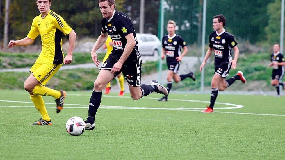 Slet hårt. Stefan Jansson var ofta på språng i anfallet