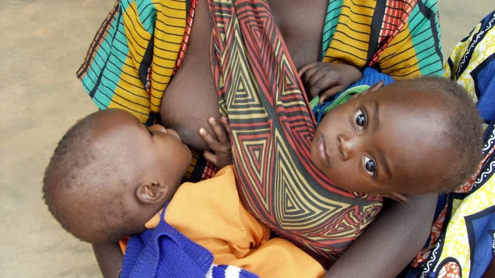 Trots framgångar. Barnadödligheten har sjunkit kraftigt under de senaste årtiondena.  Fortfarande dör dock miljontals barn i sjukdomar som kan förebyggas, framför allt i Indien och Afrika söder om Sahara.