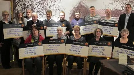 Tio av Piteås föreningar fick bidrag från Sparbanken Nords Framtidsbank.