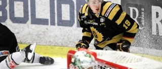 Nu gör Johan mål igen