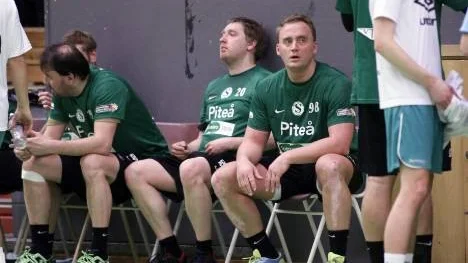 Strömnäs handbollsspelare deppar. En poäng hemma mot Tyrold räckte inte. Strömnäs åkte ur division 1.